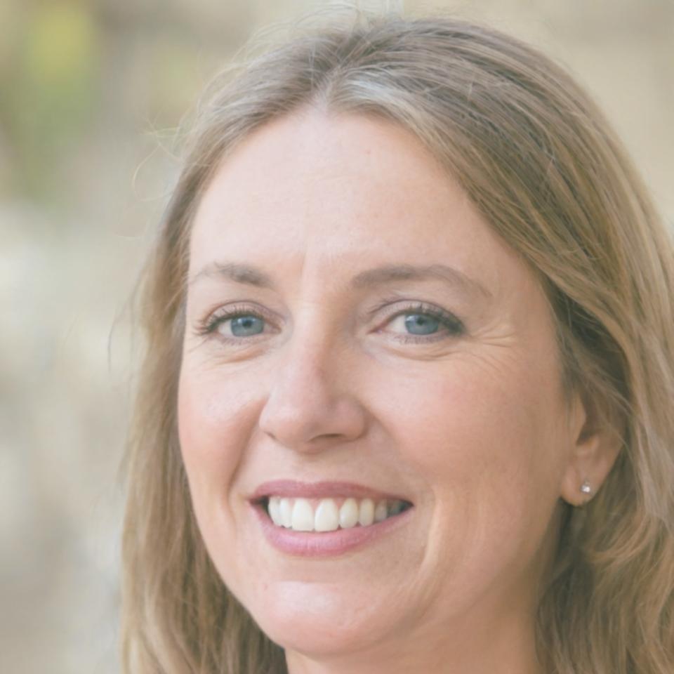María López, Consultora Financiera
